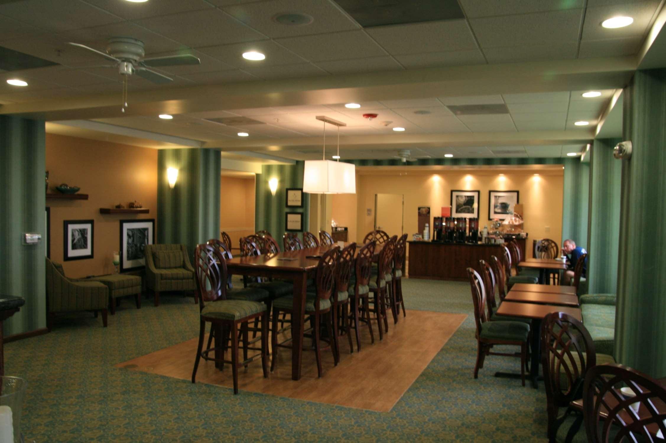 Hampton By Hilton Hotell Brentwood Restaurant bilde